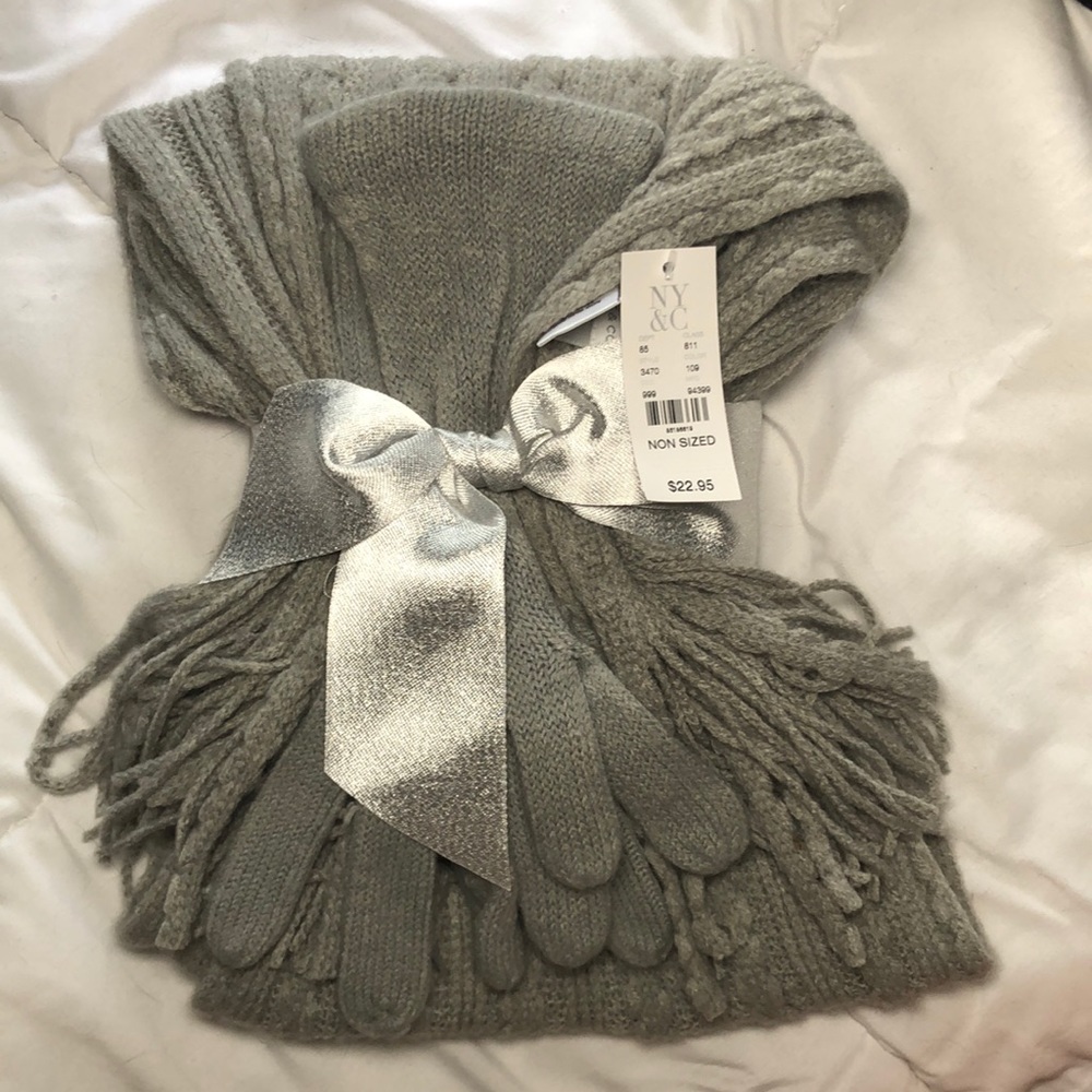 Scarf and glove gift set
